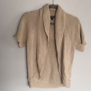 Short sleeve sweater
